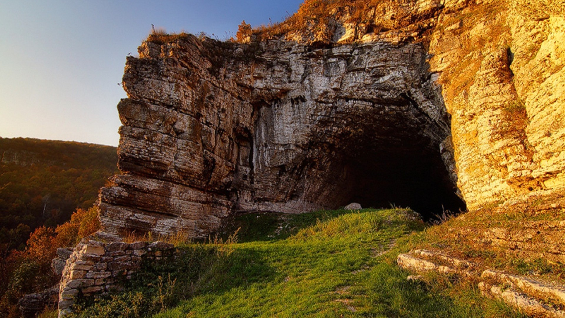 Kozarnika Cave