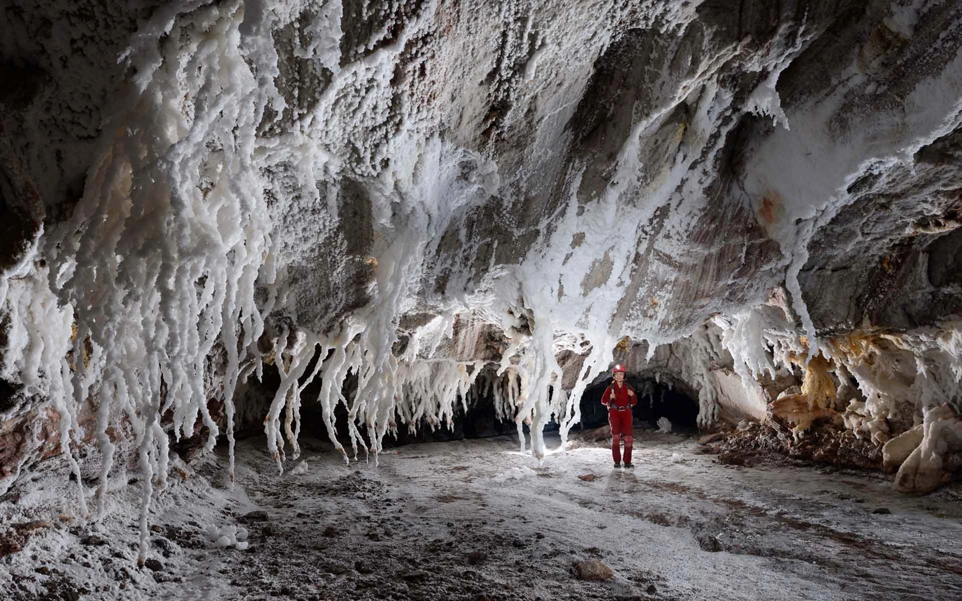 Namakdan Salt Cave