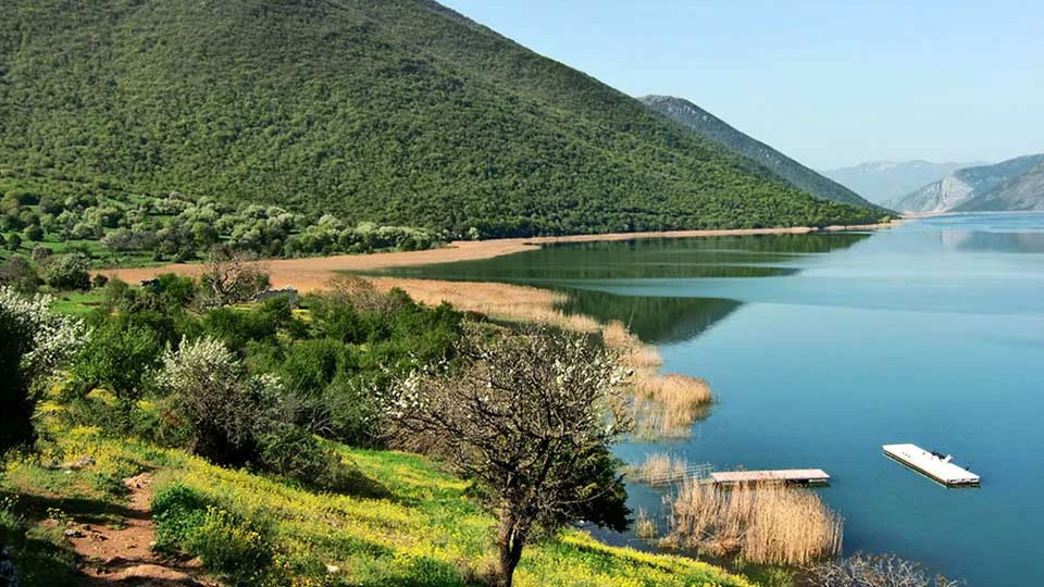 Ezerani